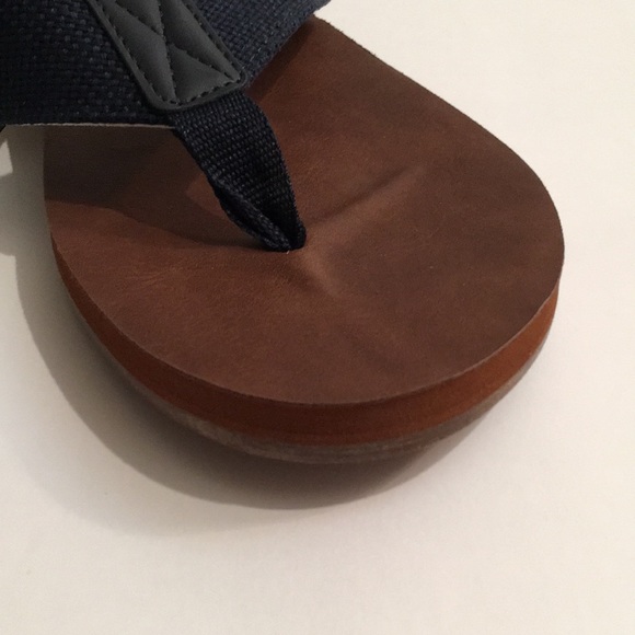 NEW GAP Men’s Thong Sandals Flip Flop Shoe - Picture 5 of 6